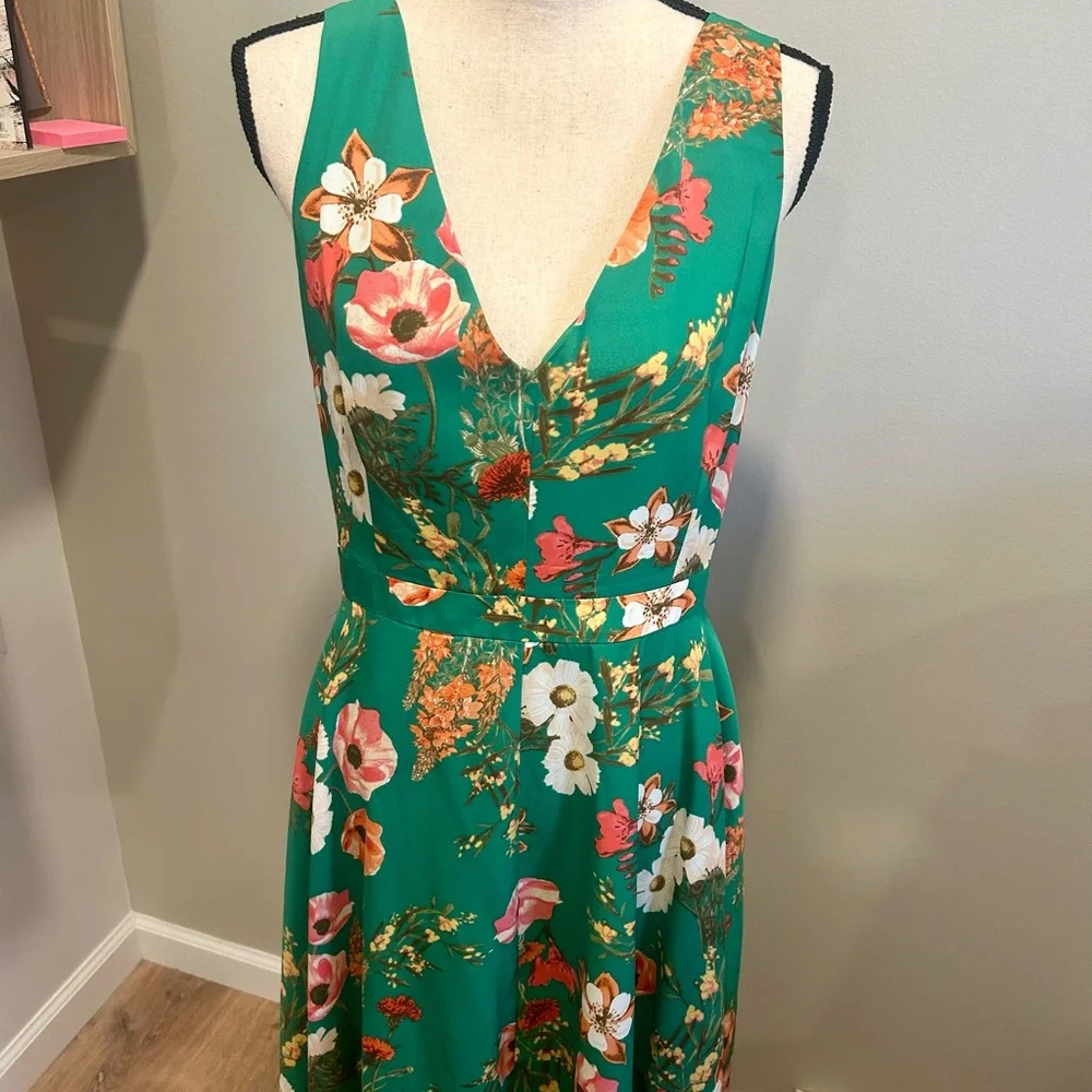 NWT Vince Camuto Floral Print Handkerchief- Hem Dress size 14 - Picture 10 of 10